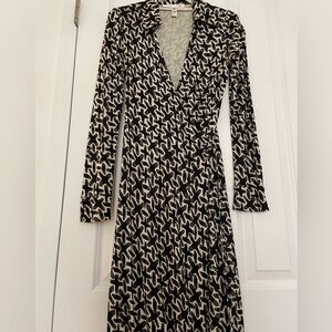 Diane Von Furstenberg Black and White “Jeanne” wrap dress